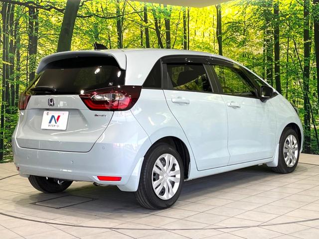 フィット ｅ：ＨＥＶホーム　後期　禁煙車　純正９型ナビ　ホンダセンシング　バックカメラ　ＥＴＣ　アダプティブクルコン　ハーフレザーシート　コーナーセンサー　ＬＥＤヘッド　オートライト　オートエアコン　スマートキー（17枚目）