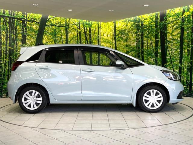 フィット ｅ：ＨＥＶホーム　後期　禁煙車　純正９型ナビ　ホンダセンシング　バックカメラ　ＥＴＣ　アダプティブクルコン　ハーフレザーシート　コーナーセンサー　ＬＥＤヘッド　オートライト　オートエアコン　スマートキー（27枚目）