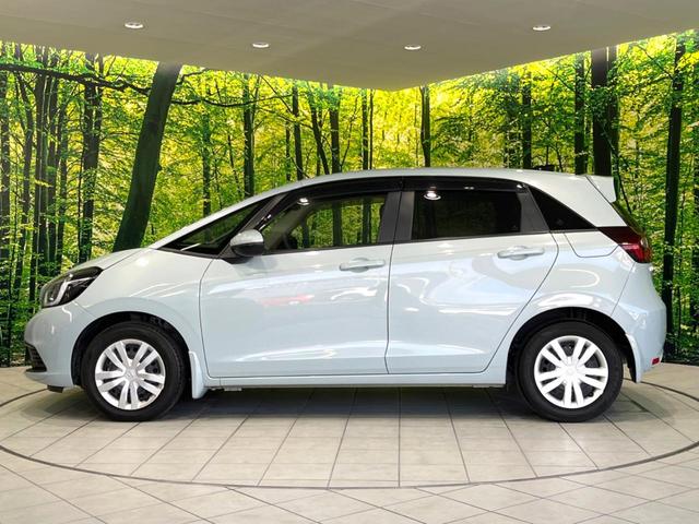 フィット ｅ：ＨＥＶホーム　後期　禁煙車　純正９型ナビ　ホンダセンシング　バックカメラ　ＥＴＣ　アダプティブクルコン　ハーフレザーシート　コーナーセンサー　ＬＥＤヘッド　オートライト　オートエアコン　スマートキー（29枚目）