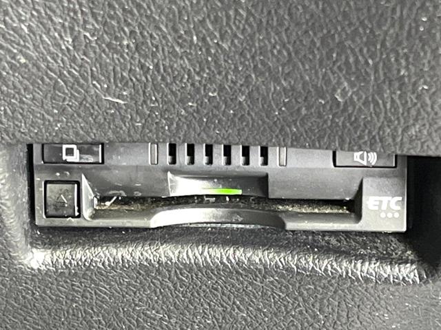 シエンタ ハイブリッド　ファンベースＧセーフティーエディション　後期　禁煙車　セーフティセンス　両側電動ドア　純正９型ナビ　全方位カメラ　ドラレコ　ＥＴＣ　ＬＥＤヘッド　ＬＥＤフォグ　コーナーセンサー　クルコン　シートヒーター　オートライト　スマートキー（7枚目）