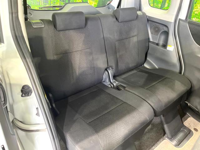 後部座席も気になるようなキズ・汚れやへたり等、大きなダメージはなく、良好な状態です。