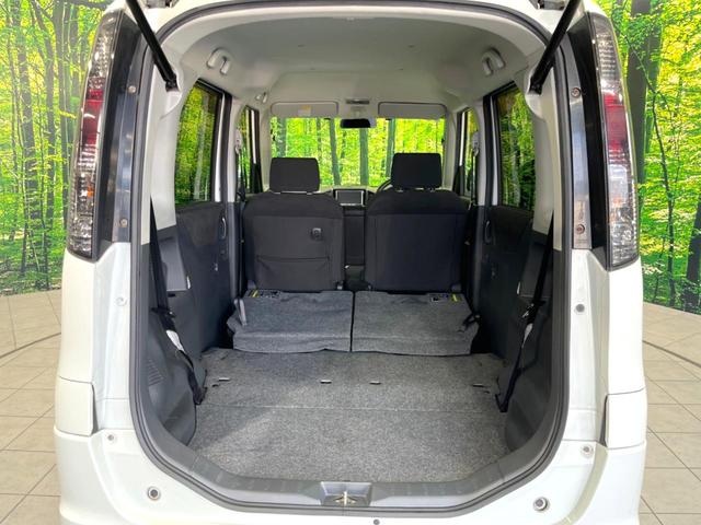 後席を格納すると、これだけの広さが！シーンに合わせたシートアレンジで、大きな荷物も積むことが出来ます♪