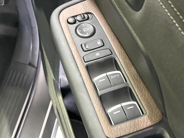 ステップワゴン ｅ：ＨＥＶスパーダ　プレミアムライン　禁煙車　純正１１．４型ナビ　全周囲カメラ　両側電動ドア　ＥＴＣ　ドラレコ　ホンダセンシング　アダプティブクルコン　電動リアゲート　スマートキー　シートヒーター　ＬＥＤヘッド　オートハイビーム（61枚目）
