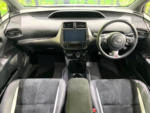 プリウスＰＨＶ Ｓ　ＧＲスポーツ　禁煙車　９型ＢＩＧ－Ｘ　バックカメラ　ＥＴＣ　ドラレコ　セーフティセンス　レーダークルーズ　シートヒーター　スマートキー　ＬＥＤヘッドライト　オートハイビーム　オートライト　オートエアコン（2枚目）