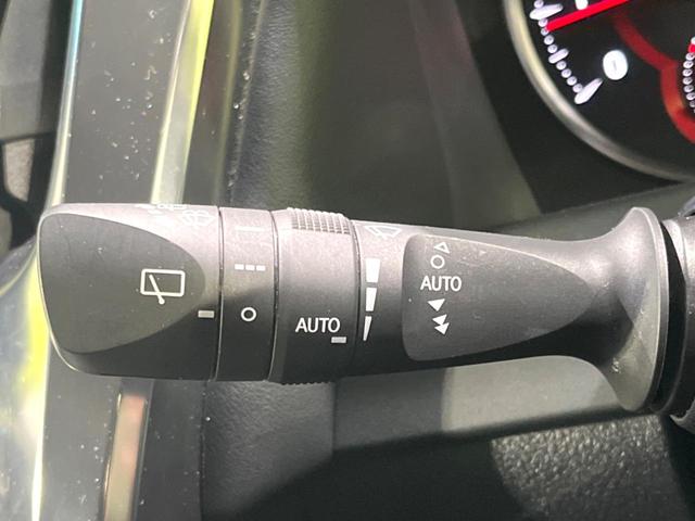アルファード ２．５Ｓ　Ｃパッケージ　後期　禁煙車　サンルーフ　後席モニター　ナビ機能　ＣＤ／ＤＶＤ　ＥＴＣ　バックカメラ　両側電動ドア　シートベンチレーション　オットマン付きセカンドシート　リアサンシェード　シーケンシャルターンランプ（24枚目）