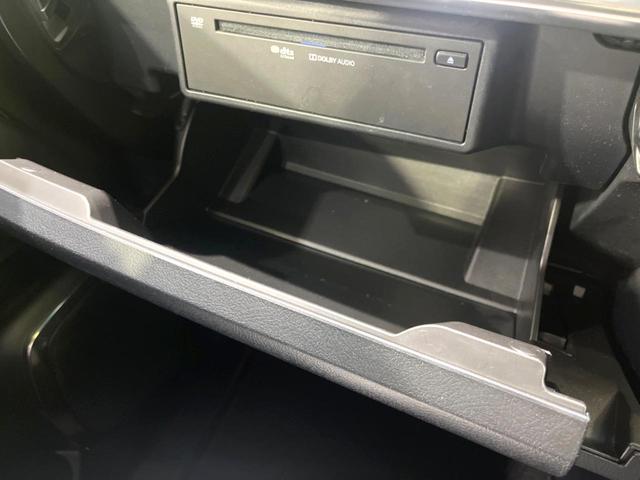 アルファード ２．５Ｓ　Ｃパッケージ　後期　禁煙車　サンルーフ　後席モニター　ナビ機能　ＣＤ／ＤＶＤ　ＥＴＣ　バックカメラ　両側電動ドア　シートベンチレーション　オットマン付きセカンドシート　リアサンシェード　シーケンシャルターンランプ（29枚目）