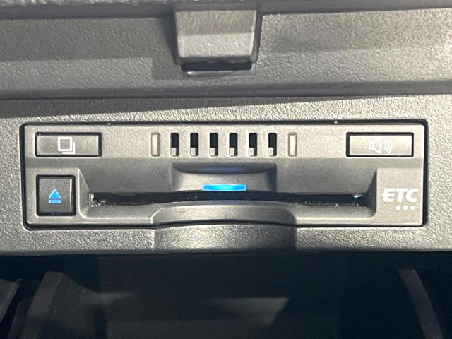 アルファード ２．５Ｓ　Ｃパッケージ　後期　禁煙車　サンルーフ　後席モニター　ナビ機能　ＣＤ／ＤＶＤ　ＥＴＣ　バックカメラ　両側電動ドア　シートベンチレーション　オットマン付きセカンドシート　リアサンシェード　シーケンシャルターンランプ（42枚目）