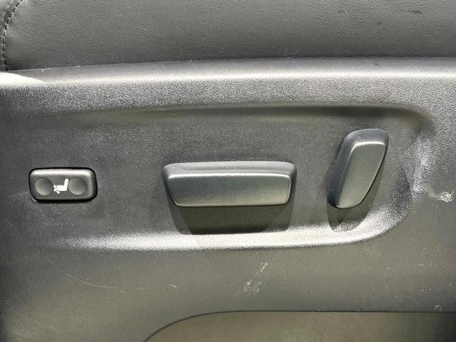 アルファード ２．５Ｓ　Ｃパッケージ　後期　禁煙車　サンルーフ　後席モニター　ナビ機能　ＣＤ／ＤＶＤ　ＥＴＣ　バックカメラ　両側電動ドア　シートベンチレーション　オットマン付きセカンドシート　リアサンシェード　シーケンシャルターンランプ（49枚目）