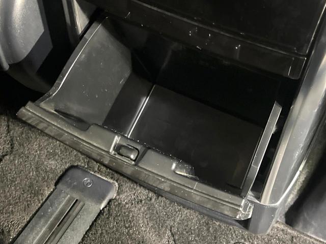 アルファード ２．５Ｓ　Ｃパッケージ　後期　禁煙車　サンルーフ　後席モニター　ナビ機能　ＣＤ／ＤＶＤ　ＥＴＣ　バックカメラ　両側電動ドア　シートベンチレーション　オットマン付きセカンドシート　リアサンシェード　シーケンシャルターンランプ（53枚目）