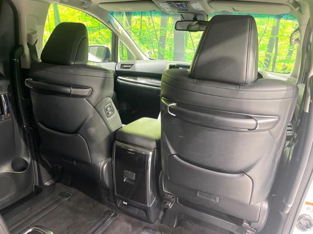 アルファード ２．５Ｓ　Ｃパッケージ　後期　禁煙車　サンルーフ　後席モニター　ナビ機能　ＣＤ／ＤＶＤ　ＥＴＣ　バックカメラ　両側電動ドア　シートベンチレーション　オットマン付きセカンドシート　リアサンシェード　シーケンシャルターンランプ（54枚目）