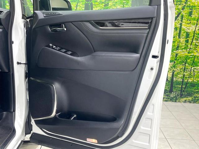 アルファード ２．５Ｓ　Ｃパッケージ　後期　禁煙車　サンルーフ　後席モニター　ナビ機能　ＣＤ／ＤＶＤ　ＥＴＣ　バックカメラ　両側電動ドア　シートベンチレーション　オットマン付きセカンドシート　リアサンシェード　シーケンシャルターンランプ（57枚目）