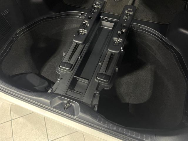 アルファード ２．５Ｓ　Ｃパッケージ　後期　禁煙車　サンルーフ　後席モニター　ナビ機能　ＣＤ／ＤＶＤ　ＥＴＣ　バックカメラ　両側電動ドア　シートベンチレーション　オットマン付きセカンドシート　リアサンシェード　シーケンシャルターンランプ（60枚目）