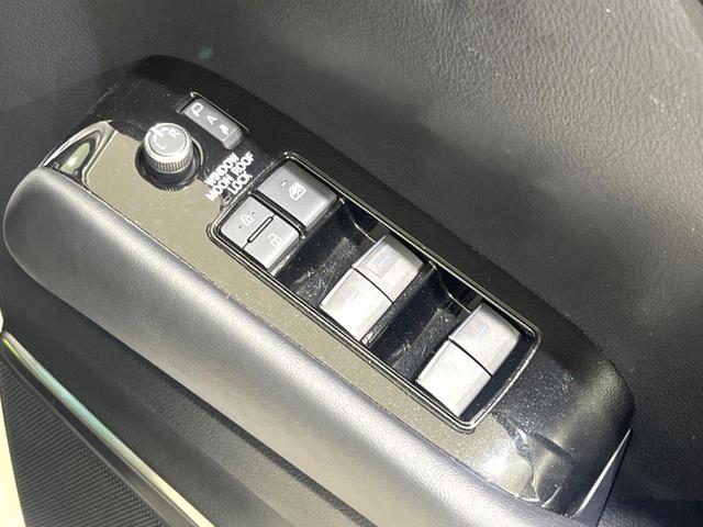 アルファード ２．５Ｓ　Ｃパッケージ　後期　禁煙車　サンルーフ　後席モニター　ナビ機能　ＣＤ／ＤＶＤ　ＥＴＣ　バックカメラ　両側電動ドア　シートベンチレーション　オットマン付きセカンドシート　リアサンシェード　シーケンシャルターンランプ（61枚目）
