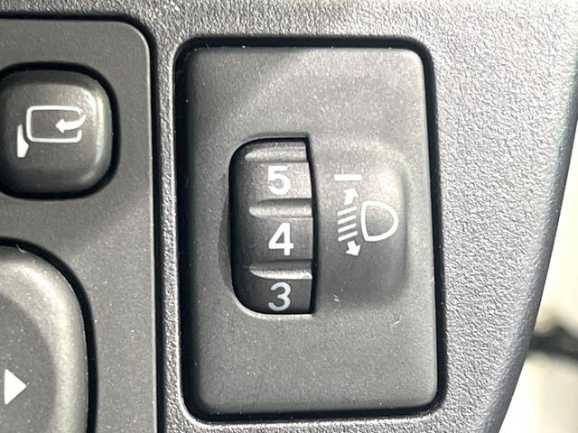 アクア Ｓ　後期　禁煙車　ＳＤナビ　ＥＴＣ　Ｂｌｕｅｔｏｏｔｈ接続　電動格納ドアミラー　キーレスエントリー　ステアリングスイッチ　オートエアコン　プライバシーガラス　シートリフター（40枚目）