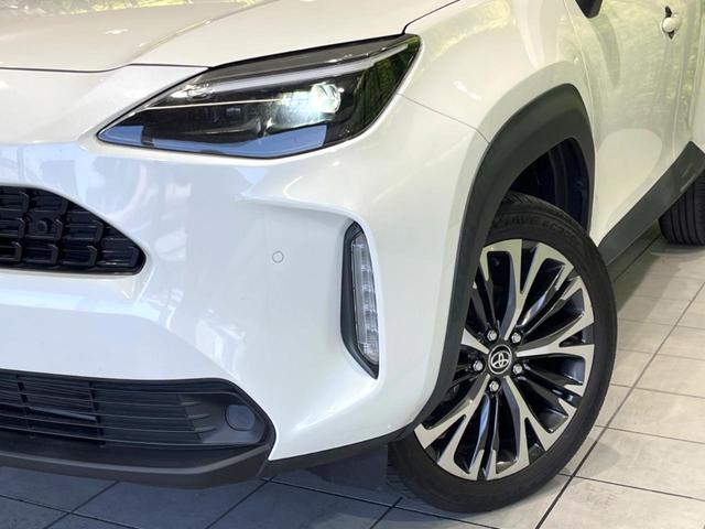 ヤリスクロス ハイブリッドＺ　禁煙車　純正ナビ　セーフティセンス　ブラインドスポットモニター　ステアリングヒーター　電動リアゲート　ハーフレザーシート　パワーシート　ドラレコ　ＥＴＣ　コーナーセンサー　純正１８インチアルミ（12枚目）