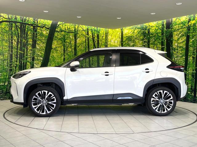 ヤリスクロス ハイブリッドＺ　禁煙車　純正ナビ　セーフティセンス　ブラインドスポットモニター　ステアリングヒーター　電動リアゲート　ハーフレザーシート　パワーシート　ドラレコ　ＥＴＣ　コーナーセンサー　純正１８インチアルミ（22枚目）