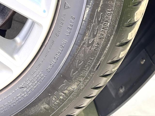 スカイライン 200GT-tタイプP 禁煙車 エマージェンシーブレーキー 全方位カメラ 純正ナビ ドラレコ ETC レザーシート コーナーセンサー LEDヘッド パワーシート シートヒーター 純正17インチアルミ デュアルエアコン(26枚目)