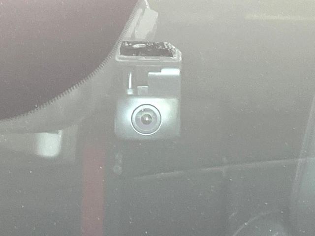 オーラ ニスモ　禁煙車　純正９型ディスプレイオーディオ　全方位カメラ　ドラレコ　ＥＴＣ　コーナーセンサー　ＬＥＤヘッド　インテリジェントルームミラー　ハーフレザーシート　純正１７インチアルミ　Ｂｌｕｅｔｏｏｔｈ（6枚目）