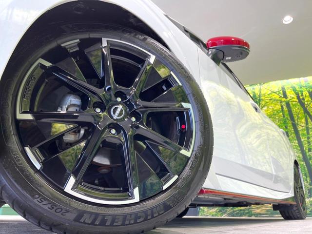 オーラ ニスモ　禁煙車　純正９型ディスプレイオーディオ　全方位カメラ　ドラレコ　ＥＴＣ　コーナーセンサー　ＬＥＤヘッド　インテリジェントルームミラー　ハーフレザーシート　純正１７インチアルミ　Ｂｌｕｅｔｏｏｔｈ（13枚目）