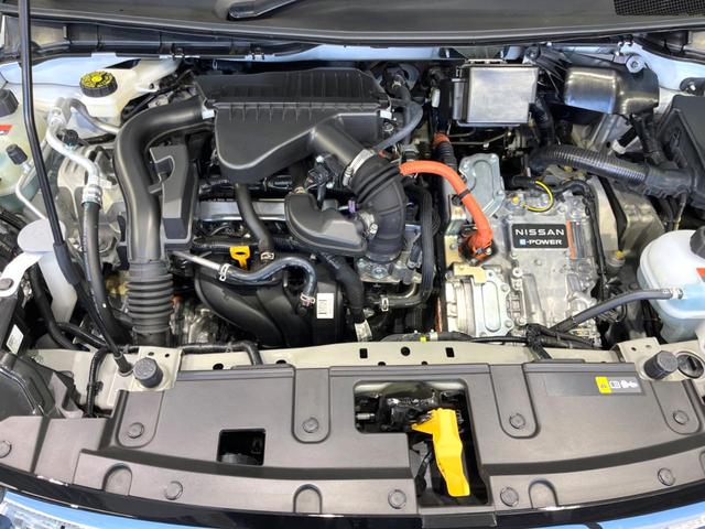 オーラ ニスモ　禁煙車　純正９型ディスプレイオーディオ　全方位カメラ　ドラレコ　ＥＴＣ　コーナーセンサー　ＬＥＤヘッド　インテリジェントルームミラー　ハーフレザーシート　純正１７インチアルミ　Ｂｌｕｅｔｏｏｔｈ（18枚目）