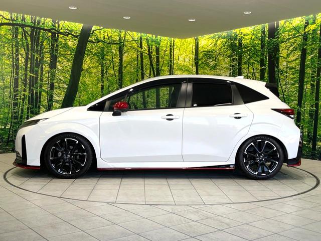 オーラ ニスモ　禁煙車　純正９型ディスプレイオーディオ　全方位カメラ　ドラレコ　ＥＴＣ　コーナーセンサー　ＬＥＤヘッド　インテリジェントルームミラー　ハーフレザーシート　純正１７インチアルミ　Ｂｌｕｅｔｏｏｔｈ（23枚目）