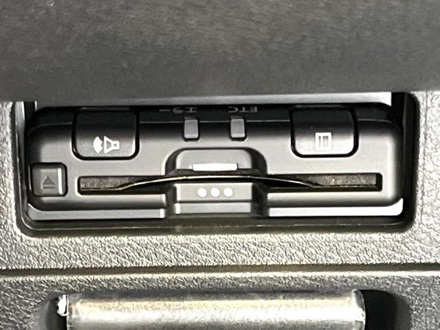 オーラ ニスモ　禁煙車　純正９型ディスプレイオーディオ　全方位カメラ　ドラレコ　ＥＴＣ　コーナーセンサー　ＬＥＤヘッド　インテリジェントルームミラー　ハーフレザーシート　純正１７インチアルミ　Ｂｌｕｅｔｏｏｔｈ（39枚目）