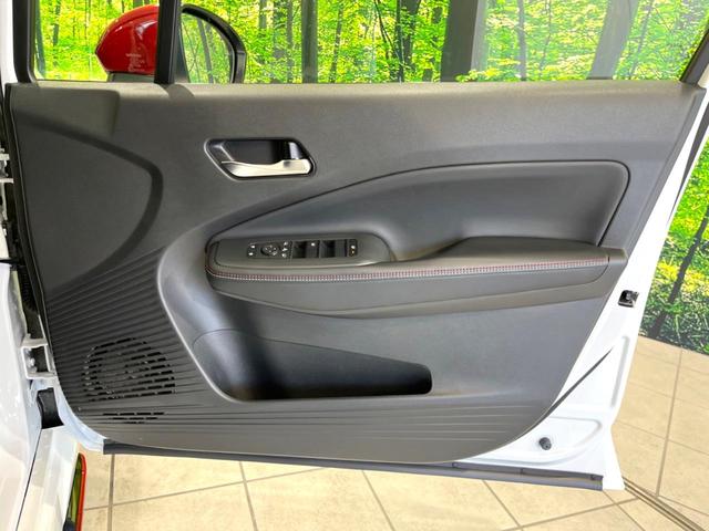 オーラ ニスモ　禁煙車　純正９型ディスプレイオーディオ　全方位カメラ　ドラレコ　ＥＴＣ　コーナーセンサー　ＬＥＤヘッド　インテリジェントルームミラー　ハーフレザーシート　純正１７インチアルミ　Ｂｌｕｅｔｏｏｔｈ（46枚目）