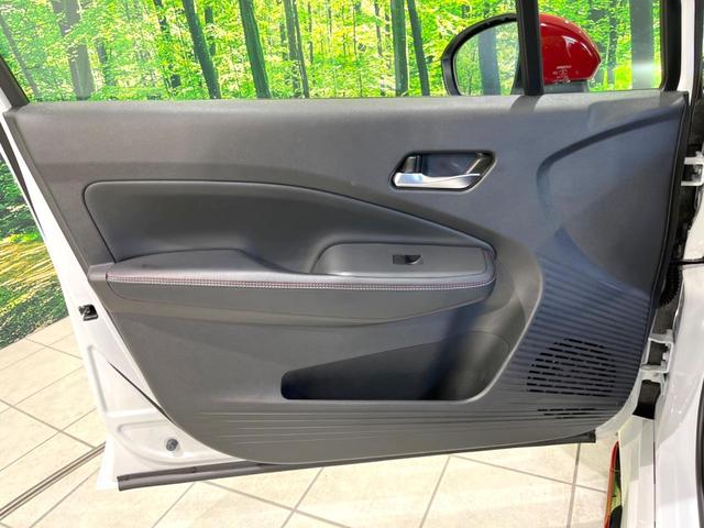 オーラ ニスモ　禁煙車　純正９型ディスプレイオーディオ　全方位カメラ　ドラレコ　ＥＴＣ　コーナーセンサー　ＬＥＤヘッド　インテリジェントルームミラー　ハーフレザーシート　純正１７インチアルミ　Ｂｌｕｅｔｏｏｔｈ（49枚目）