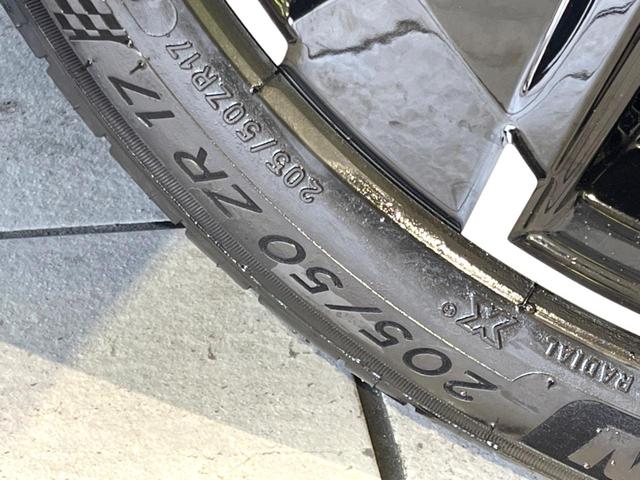 オーラ ニスモ　禁煙車　純正９型ディスプレイオーディオ　全方位カメラ　ドラレコ　ＥＴＣ　コーナーセンサー　ＬＥＤヘッド　インテリジェントルームミラー　ハーフレザーシート　純正１７インチアルミ　Ｂｌｕｅｔｏｏｔｈ（52枚目）