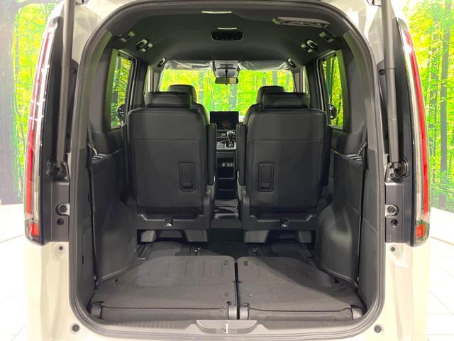 ステップワゴン スパーダ　両側電動ドア　バックカメラ　衝突被害軽減システム　禁煙車　ハーフレザーシート　スマートキー　ＬＥＤヘッド　純正１６インチアルミ　車線逸脱警報　オートライト　デュアルエアコン　リアエアコン（11枚目）