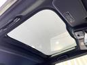 【ガラスルーフ】ガラスルーフ搭載で車内の解放感が一気にアップ!開放的なドライブをお楽しみいただけます。