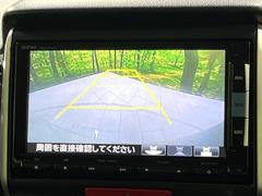 【バックカメラ】駐車時に後方がリアルタイム映像で確認できます。大型商業施設や立体駐車場での駐車時や、夜間のバック時に大活躍！運転スキルに関わらず、今や必須となった装備のひとつです！ 4