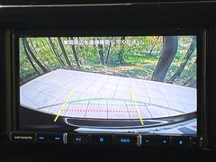 【バックカメラ】駐車時に後方がリアルタイム映像で確認できます。大型商業施設や立体駐車場での駐車時や、夜間のバック時に大活躍！運転スキルに関わらず、今や必須となった装備のひとつです！ 4