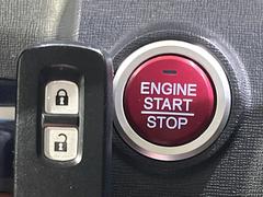 【Ｈｏｎｄａスマートキー】カバンやポケットに入れたままでもドアの施錠・解錠が可能なスマートキーを装備。エンジンのオン・オフ時もカギを取り出す必要が無いからとっても便利です♪ 6