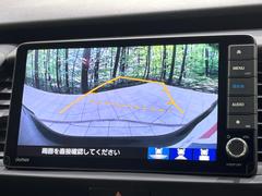 【バックカメラ】駐車時に後方がリアルタイム映像で確認できます。大型商業施設や立体駐車場での駐車時や、夜間のバック時に大活躍！運転スキルに関わらず、今や必須となった装備のひとつです！ 5