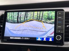 【バックカメラ】駐車時に後方がリアルタイム映像で確認できます。大型商業施設や立体駐車場での駐車時や、夜間のバック時に大活躍！運転スキルに関わらず、今や必須となった装備のひとつです！ 5