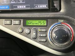 【オートエアコン】一度お好みの温度に設定すれば、車内の温度を検知し風量や温度を自動で調整。暑い…寒い…と何度もスイッチ操作をする必要はありません。快適な車内空間には必須の機能ですね♪ 7