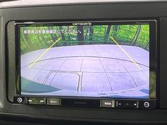 【バックカメラ】駐車時に後方がリアルタイム映像で確認できます。大型商業施設や立体駐車場での駐車時や、夜間のバック時に大活躍！運転スキルに関わらず、今や必須となった装備のひとつです！ 4