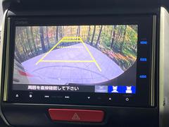 【バックカメラ】駐車時に後方がリアルタイム映像で確認できます。大型商業施設や立体駐車場での駐車時や、夜間のバック時に大活躍！運転スキルに関わらず、今や必須となった装備のひとつです！ 5