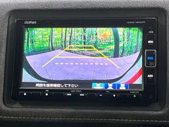 【バックカメラ】駐車時に後方がリアルタイム映像で確認できます。大型商業施設や立体駐車場での駐車時や、夜間のバック時に大活躍！運転スキルに関わらず、今や必須となった装備のひとつです！ 5