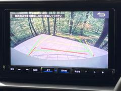 【バックカメラ】駐車時に後方がリアルタイム映像で確認できます。大型商業施設や立体駐車場での駐車時や、夜間のバック時に大活躍！運転スキルに関わらず、今や必須となった装備のひとつです！ 4