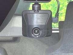 【ドライブレコーダー】安心・安全なカーライフに必須のドライブレコーダーを装備！走行中はもちろん、あおり運転や事故に遭遇した際の状況も映像で記録し、万一のリスクに備えます。 5