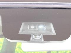 【両側パワースライドドア】スマートキーや運転席のスイッチで後席両側スライドドアの開閉が可能♪電動だから力を入れてドアを開ける必要が無く、小さなお子様でも簡単に開け閉めでき快適です♪ 6