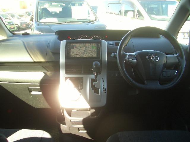 ヴォクシー ＺＳ　煌　車検２年付／後席モニター／ナビＴＶ／両側電動スライド／後期／バックカメラ／ＨＩＤ／ＥＴＣ／スマートキー／ＤＶＤ再生／イモビライザー（8枚目）