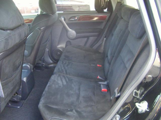 【車内清掃】お客様に気持ちよく見て頂けるよう展示車両は常に綺麗に仕上げております！