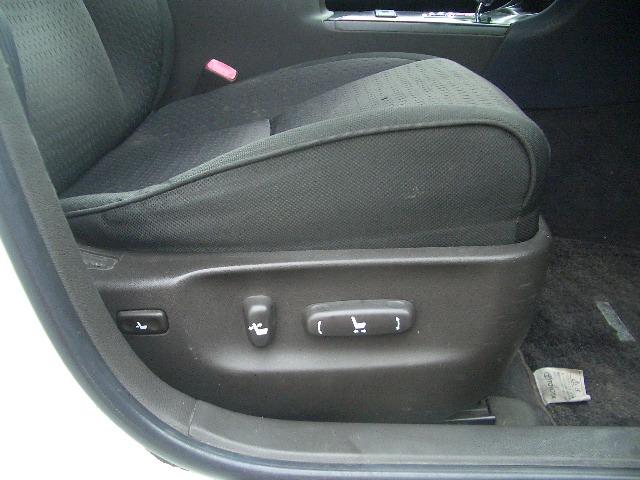 クラウン ２．５アスリート　ナビパッケージ　／ナビＴＶ／バックカメラ／ＨＩＤ／ＥＴＣ／クルーズコントロール／スマートキー／ＤＶＤ再生／イモビライザー／オートライト／イオンエアコン（15枚目）