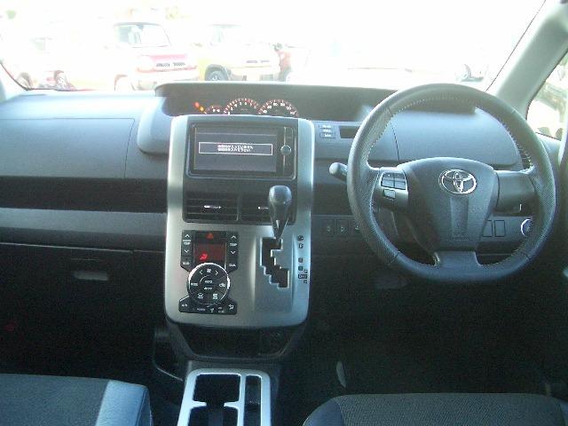 ヴォクシー ＺＳ　煌ＩＩＩ　／フリップモニター／ナビＴＶ／両側電動スライド／黒半革／Ｂｌｕｅｔｏｏｔｈ／後期／１オーナー／バックカメラ／ＨＩＤ／ＥＴＣ／（8枚目）