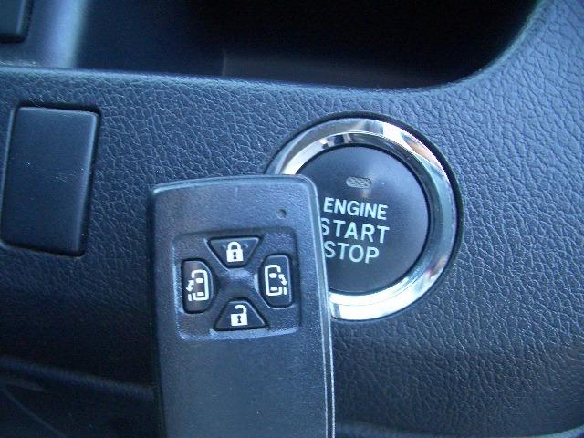 ヴォクシー ＺＳ　煌ＩＩＩ　／フリップモニター／ナビＴＶ／両側電動スライド／黒半革／Ｂｌｕｅｔｏｏｔｈ／後期／１オーナー／バックカメラ／ＨＩＤ／ＥＴＣ／（12枚目）