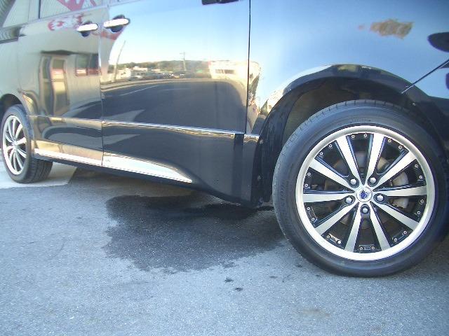 ヴォクシー ＺＳ　煌ＩＩＩ　／フリップモニター／ナビＴＶ／両側電動スライド／黒半革／Ｂｌｕｅｔｏｏｔｈ／後期／１オーナー／バックカメラ／ＨＩＤ／ＥＴＣ／（16枚目）