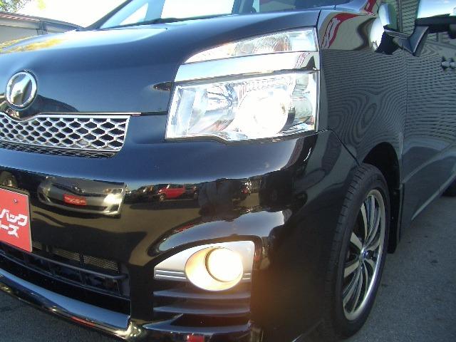 ヴォクシー ＺＳ　煌ＩＩＩ　／フリップモニター／ナビＴＶ／両側電動スライド／黒半革／Ｂｌｕｅｔｏｏｔｈ／後期／１オーナー／バックカメラ／ＨＩＤ／ＥＴＣ／（18枚目）